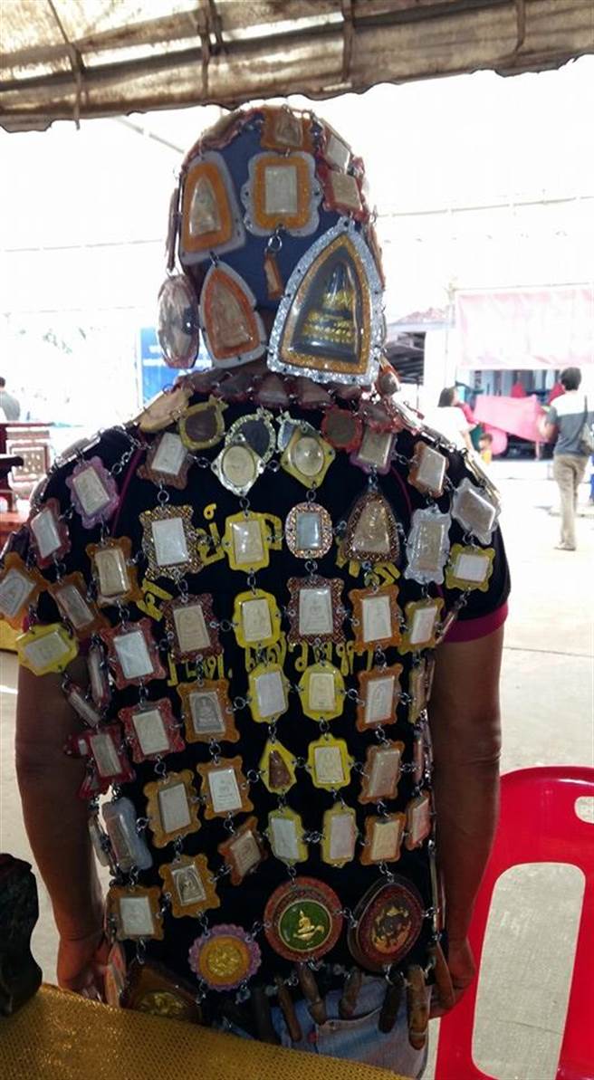 佛牌鎧甲。(翻攝自臉書พระครูวิบูลย์สังฆกิจ วัดเกษไชโย)
