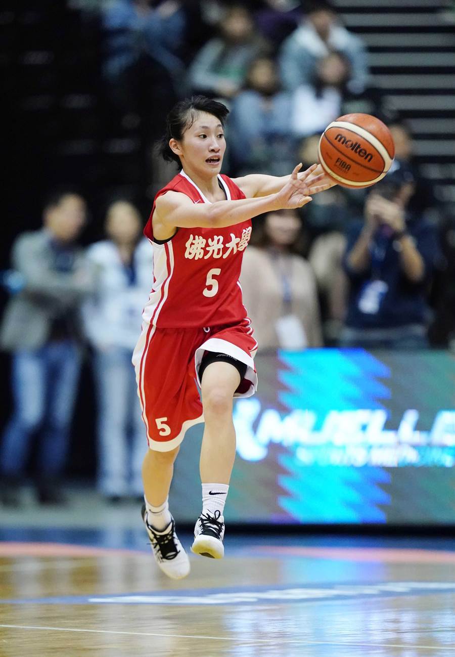 佛光大學陳孟欣包辦107學年UBA公開女一級新人后、助攻后及冠軍賽MVP。(大專體總提供)