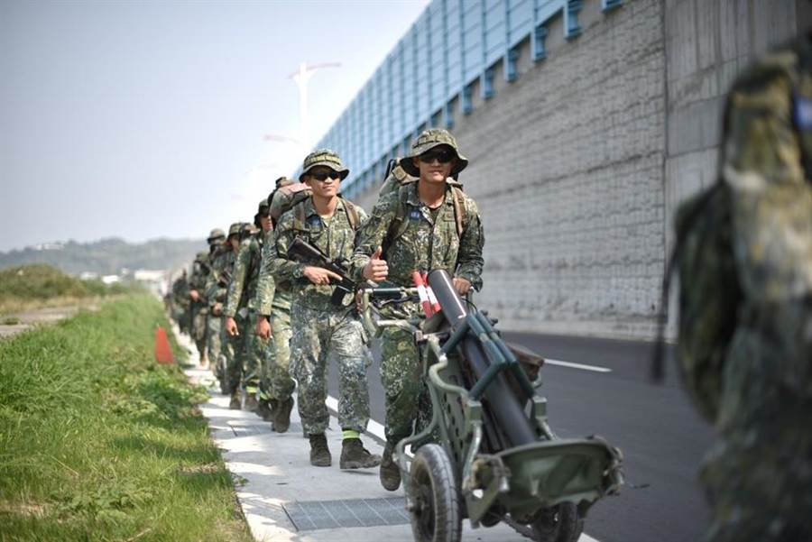 特戰濱海城鎮要地行軍訓練。（陸軍提供）