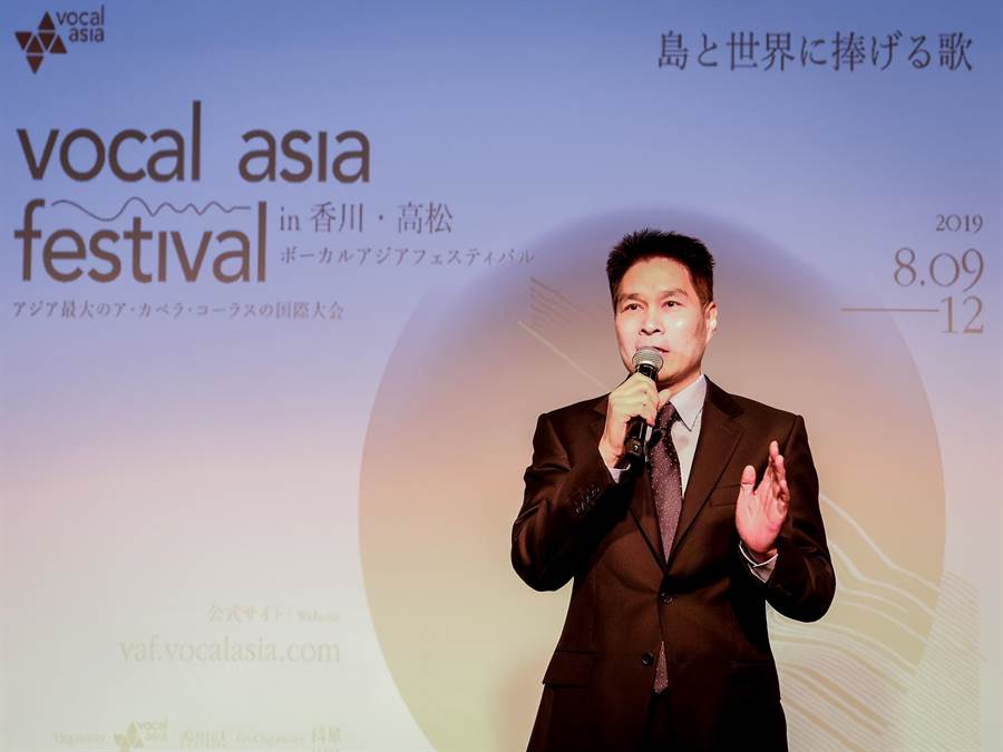 雄保旅遊董事總經理游國珍出席「台灣Vocal Asia Festival跨界合作日本瀨戶內國際藝術祭」記者會。（雄保旅遊提供）