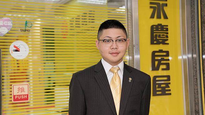 大四生杨绍杰加入永庆房屋「菁英实习计划」，担任助理经纪人，实习4个月，存下十万旅游基金。(永庆房屋提供)