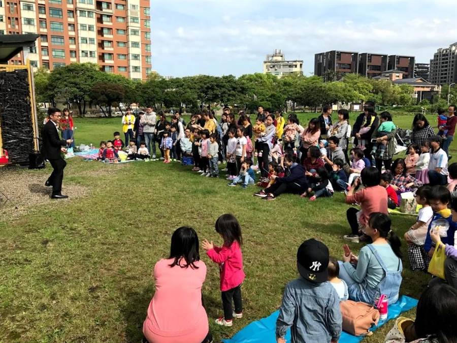 新竹縣托育資源中心兒童玩樂趣暨親子野餐活動30日舉辦，吸引不少家長、孩童到場參與。（莊旻靜攝）