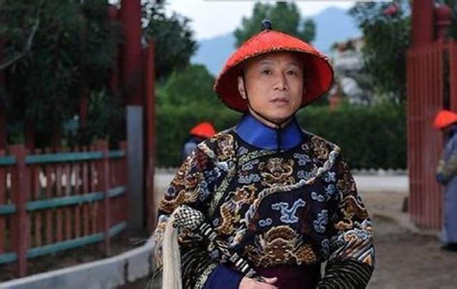 太监手里为什么总拿着「拂尘」？(图/翻摄自每日头条)