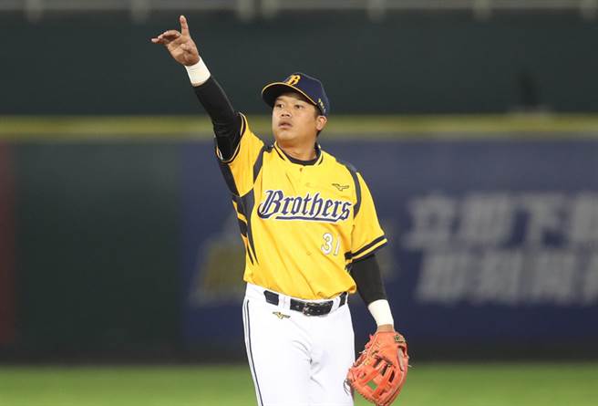 中信兄弟陈江和去年引退后，今年接下首席教练一职。（中央社资料照）