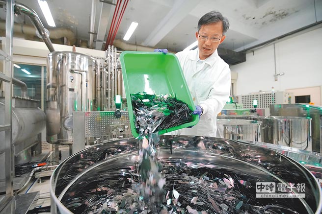 工研院全球首創的「廢液晶面板創新處理再利用技術」為廢棄資源找到春天。圖／工研院提供