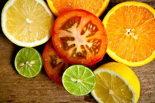 番茄及柑橘類都是被推薦能降膽固醇的水果。(圖/達志影像)