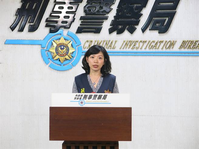 刑事局國際科第一隊副隊長張瑋倫說明這起人體運毒走私案情。（胡欣男翻攝）