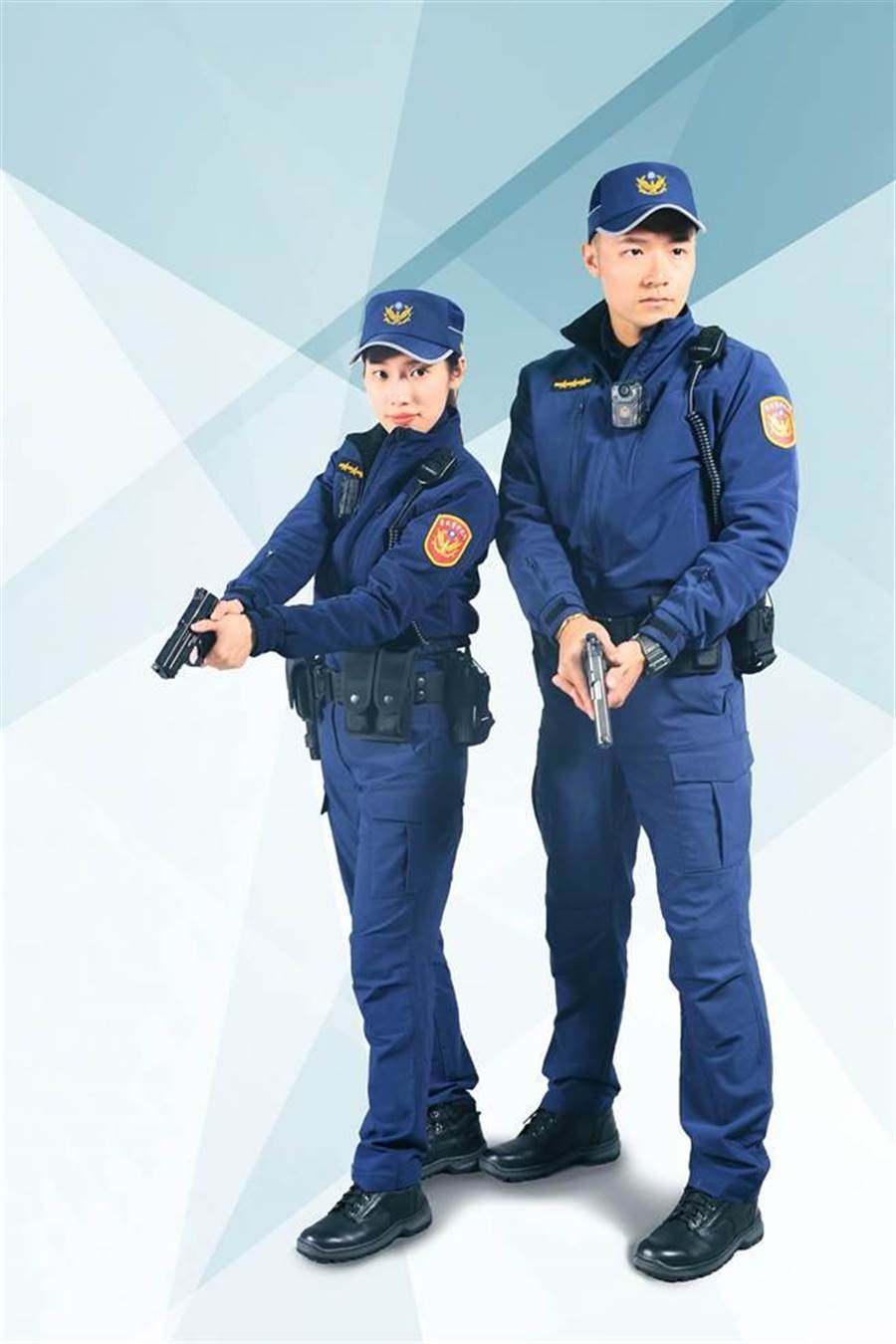 警政署證實，預定下周四（１８日）警察全面換藏青色新制服。（中時資料照）