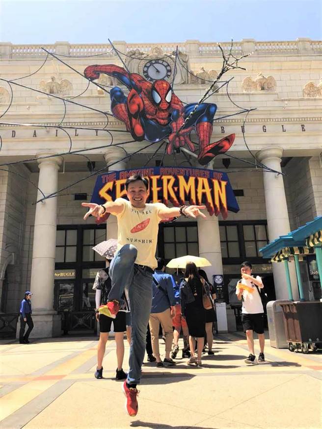 喜爱旅游的朱柏勋，每年都会安排出国让自己当个空中飞人，犒赏放松自己。(图/永庆房屋 提供)