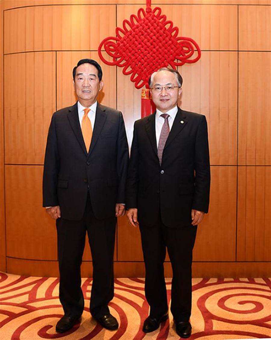 親民黨主席宋楚瑜（左）會見香港中聯辦主任王志民。（取自香港中聯辦網站）