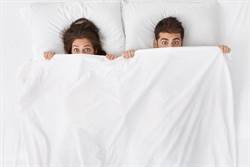 4睡姿洩情侶危機 這姿勢表示床上超不合