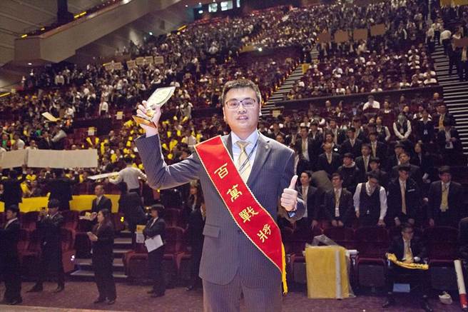 陈右泽北漂台北工作成绩斐然，更获得百万战将表扬。(图/永庆房屋 提供)