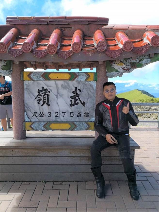 加入永庆房屋后，陈右泽常利用弹性工时的福利，骑着重机追风和车友出游，台湾四处都留有他的足迹。(图/永庆房屋 提供)