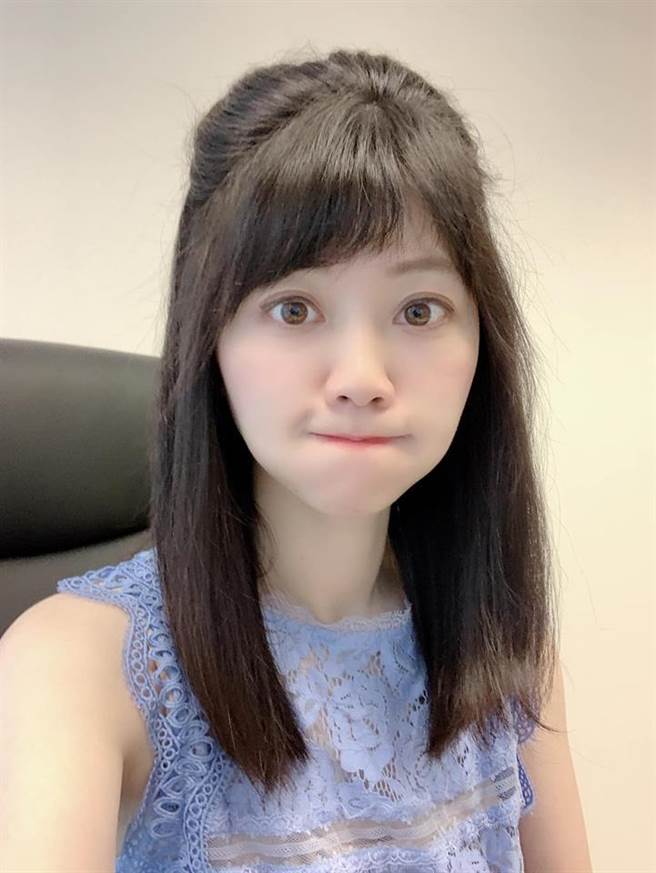 宅神私賴女神？高嘉瑜秒回：炫耀文。(圖/翻攝自高嘉瑜臉書)