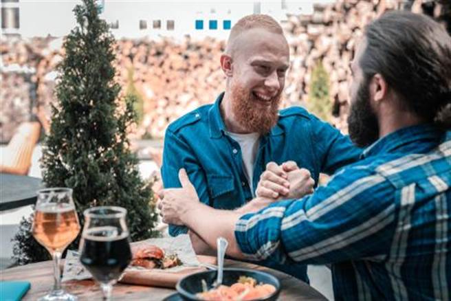 富兄穷弟 交换人生后竟发生...(示意图/达志影像)