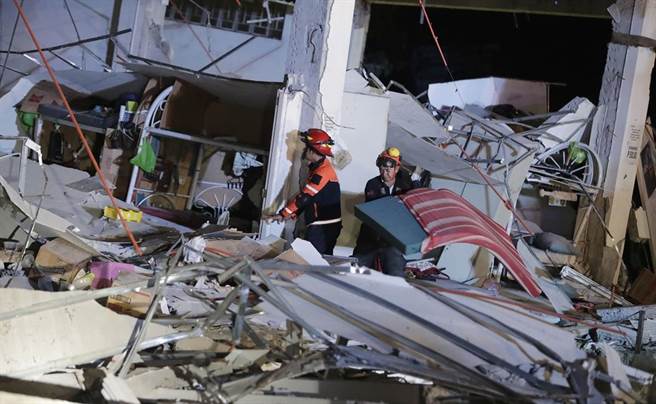 菲律宾吕宋岛22日傍晚发生6.1级强震，至今已酿11死。（图／美联社）