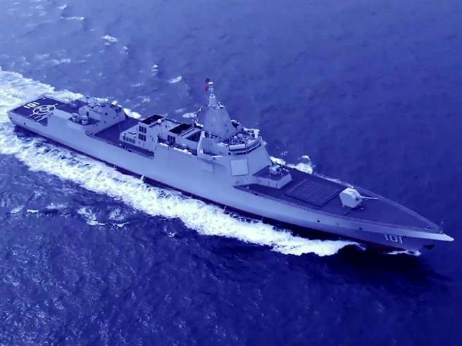 中共海军公布的055首舰南昌号图片。（图／微博@人民海军）