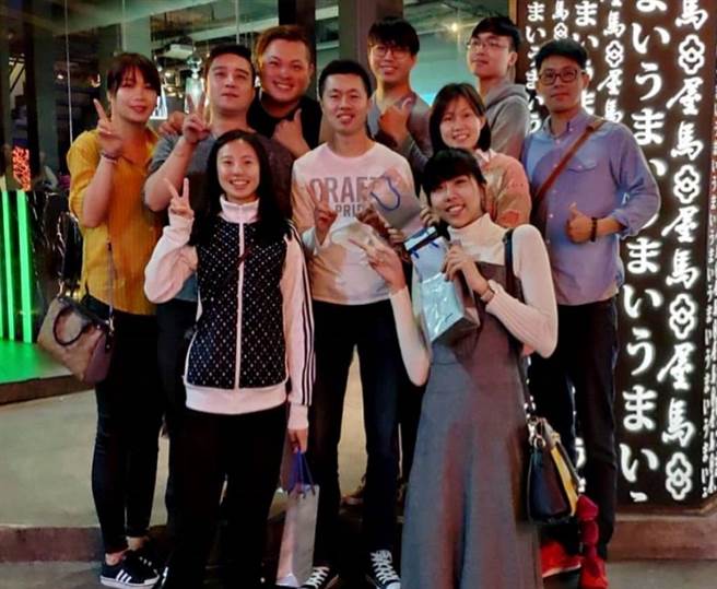 平日下班后杨惠如与同仁们会一同吃饭聚餐。(图/永庆房屋 提供)