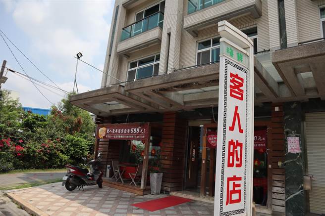 「客人的店」開幕不到一年,店裡潔淨明亮,樓上還有包廂,附近好停車,常有南科廠商前來此聚餐、請客。(劉秀芬攝)
