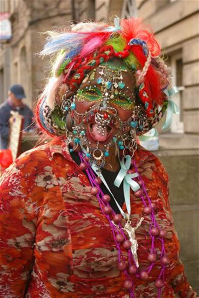 伊莱恩身上的洞多达7000个(图片取自/达志影像)