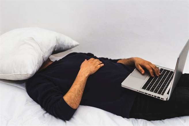 儿电玩中毒如「丧尸」 溺爱妈亲手喂食网傻眼(示意图/达志影像)