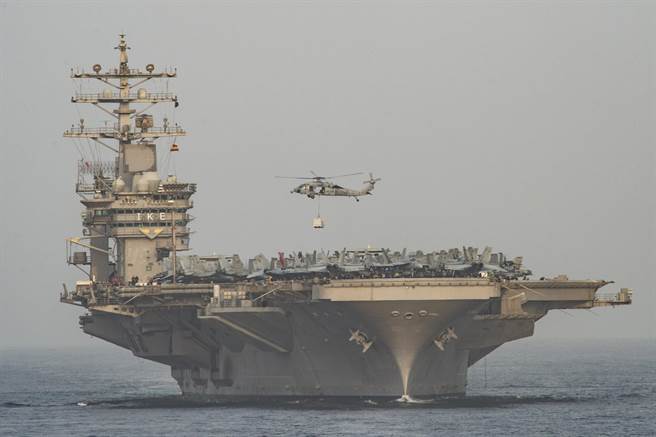 针对伊朗无人机抵近航拍艾森豪号航母影片，美海军宣称，自2016年后艾森豪号未再进入过波斯湾地区。图为艾森豪号2016年部署在波斯湾。（图／美国海军）