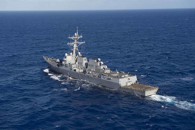 美军劳伦斯号导弹驱逐舰与史塔森号导弹驱逐舰于4月28日穿越台湾海峡，并在经过台中港时打开自动识别系统，主动公开宣示其航行任务。图为劳伦斯号驱逐舰在太平洋航行檔案照。（图／美国海军)