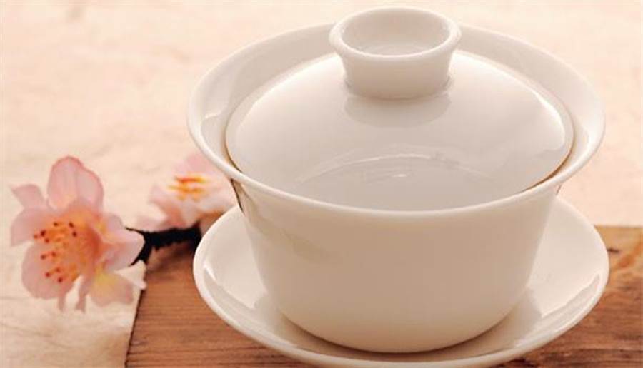 菊花枸杞茶可幫助減緩眼睛乾澀的問題。(圖／陳德信)
