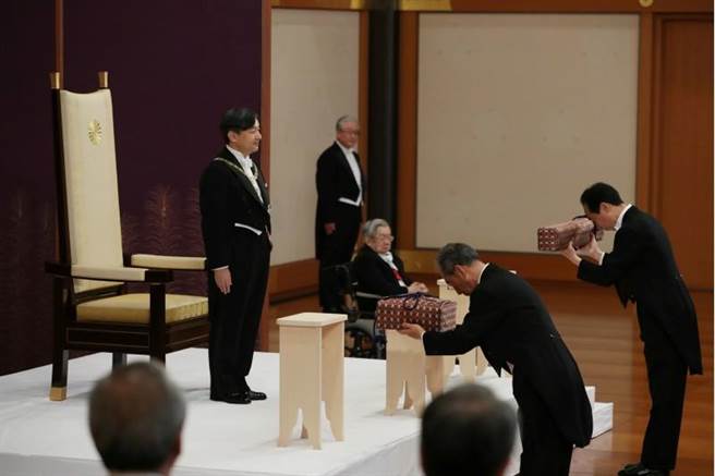 日本新天皇德仁5月1日在即位大典中登基。（路透）