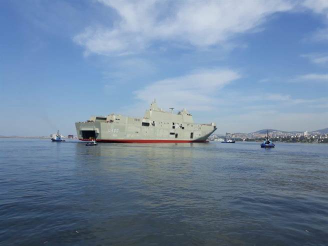 刚下水的土耳其航母就因未来可能会没有舰载战斗机F-35B而引发议论。（图／推特＠miguyan2000）