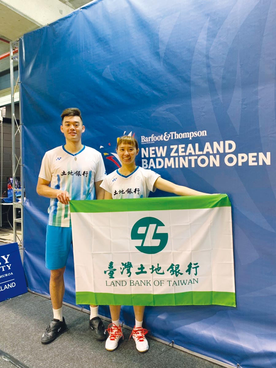 王齊麟（左）、程琪雅（右）在2019年丹麥羽球公開賽混雙第一輪過關。(資料照／土銀提供)
