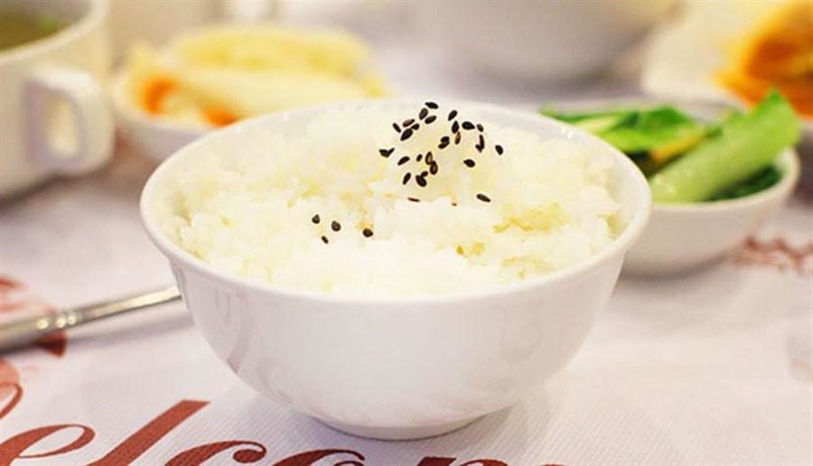 洪建德認為，白米飯的營養價值不輸糙米飯，而且更好吃。圖片來源：pixabay