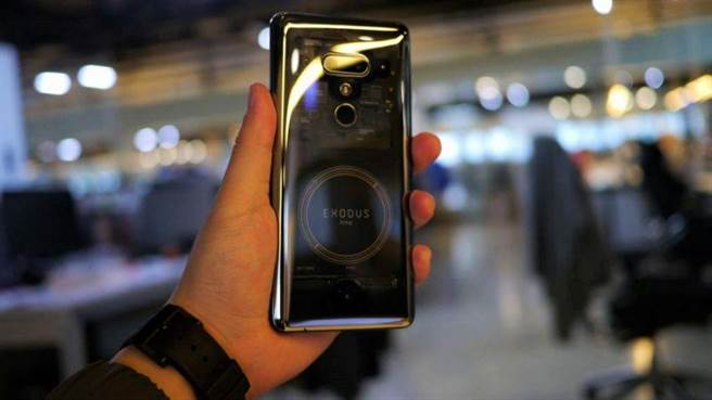 HTC（宏達電）今（12）日發表全新EXODUS 1s 區塊鏈智慧手機   圖：HTC/提供