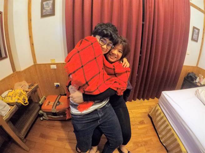 王怡婷放假最爱带着妈妈到各地旅游、吃好料，母女檔感情超级好。(图/永庆房屋 提供)