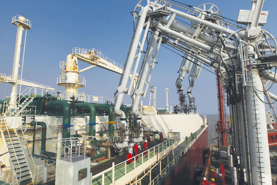 2019年以来，仅有2艘LNG货轮从美国开至大陆，图为LNG运输船停靠于江苏洋口港。图／新华社