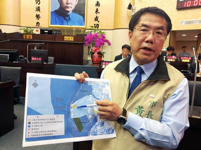 台南市長黃偉哲宣稱會保障漁民生存權，並落實貫徹「漁電共生」原則。（洪榮志攝）