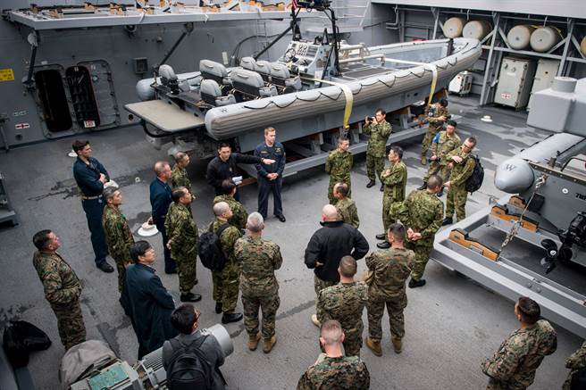 美日两国每年都举行联合演习，日本与美国智库现在亦传出邀请台湾军方参加演习的呼吁。图为2019铁拳联合演习的美日两国部队。（图／美国海军）