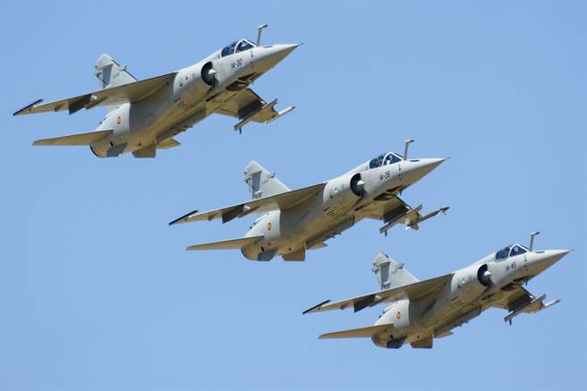 紅色空軍德拉肯國際公司最近將數十架法國達梭幻象F1M升級改造，以承攬合約方式供美國空軍用於空戰對抗演訓。（圖／德拉肯國際公司）