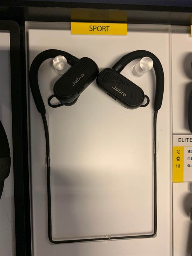 Jabra Elite Active 45e。（图／黄慧雯摄）
