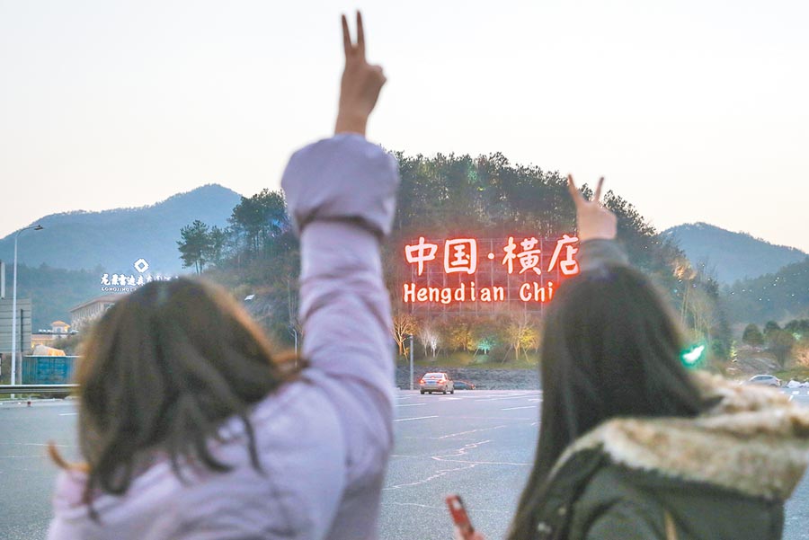 æµæ±æ©«åºå½±è¦åãï¼æ°è¯ç¤¾è³æç§çï¼