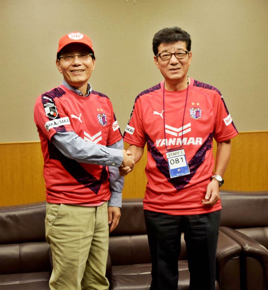 夏普董事长暨总裁戴正吴（左）与日本大阪市长松井一郎（右）。（图／夏普）