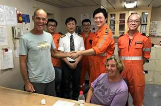 陽明海運發揮救助精神 失火帆船2澳洲人獲救
