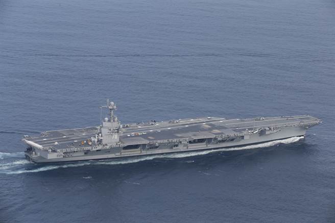 美军福特号航母已完成船舰自卫系统与舰上综合作战系统的整合测试，能同时追踪、定位、接战多个来袭敌方目标。（图／美国海军）