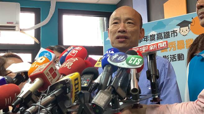 高雄市長韓國瑜今天下午三度重申「中華民國地區」是口誤，認為是蘇揆在調侃他。（柯宗緯攝）