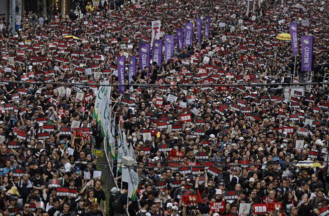 香港周日反逃犯条例大游行，参与人数破香港史上记录。（图／美联社）