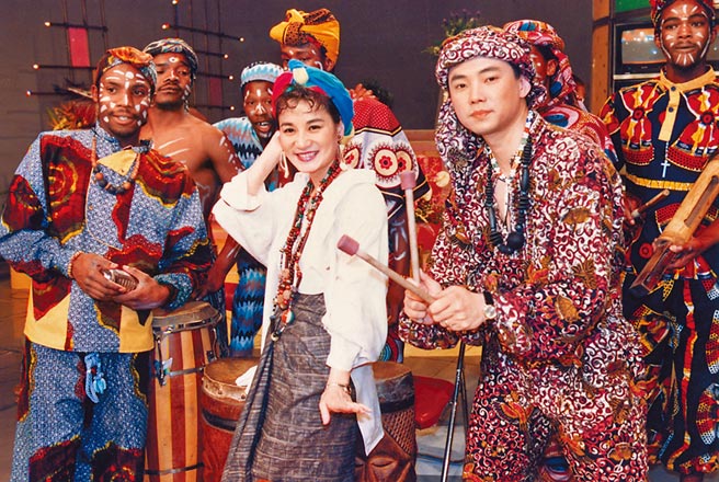 陽帆（右）、張小燕曾一起主持華視《歡樂週末派》，帶給觀眾不少歡笑。（資料照片）