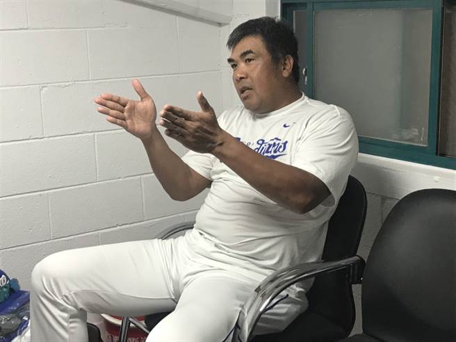 富邦悍將總教練陳連宏認為此戰主審的好球帶太寬。（資料照／鄧心瑜攝）