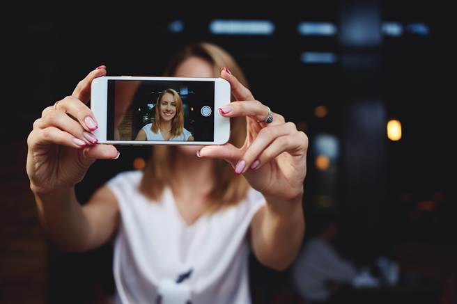 淫男脸书PO「吞吐片」 她惊见女主角竟是自己。（达志影像/shutterstock提供）