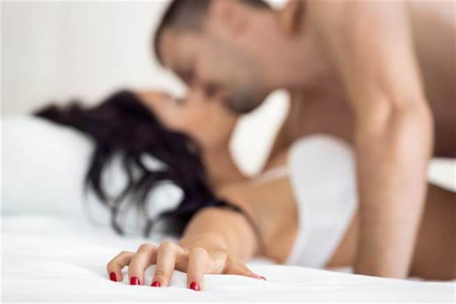 原po看见报告相当崩溃，没想到他竟与同父异母的妹妹乱伦(示意图/达志影像)