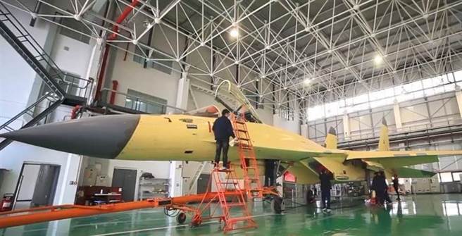 大陸的中國航空工業試飛中心宣傳影片中出現的殲-11D。（圖／中航試飛中心）